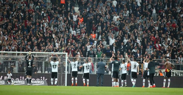 Beşiktaşlı Taraftarlardan Sahaya Çıkmayın Kampanyası