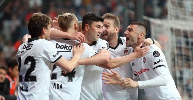 Beşiktaş'ta 3 Futbolcunun Satılması Gündemde