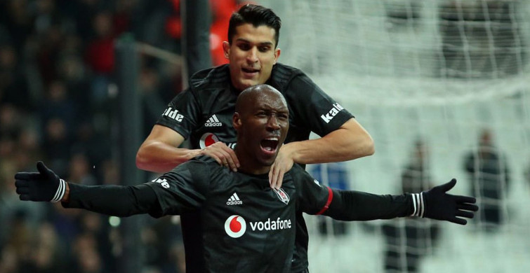 Beşiktaş'ta Atiba Hutchinson Takımla Toplantı Yaptı!