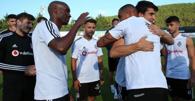 Beşiktaş'ta Ayrılık! Takım Arkadaşlarıyla Vedalaştı