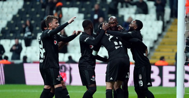 Beşiktaş'ta İki Yıldız Gözden Çıkartıldı