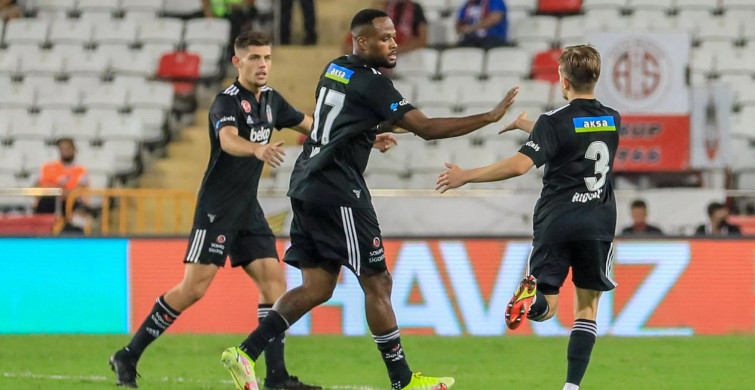 Beşiktaş'ta Rıdvan Yılmaz Sakatlığı Nedeniyle Ajax Maçı Kadrosundan Çıkarıldı