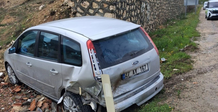 Besni'de İki Otomobil Çarpıştı: 1 Yaralı