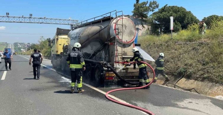 Beton Yüklü Kamyon Seyir Halinde Yandı