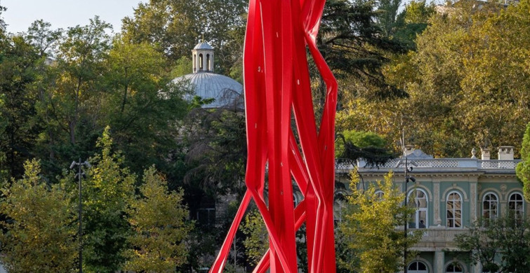 Bettina Pousttchi'nin "Dikey Otoyollar" Heykeli İstanbul Modern'de