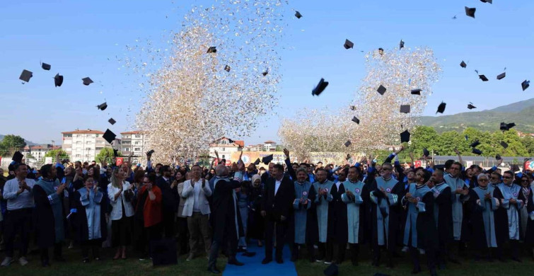 BEUN Mezuniyet Töreni Coşku Dolu Anlara Ev Sahipliği Yaptı