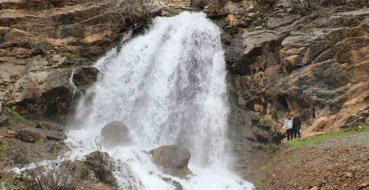 Beyaz Su Şelalesi Doğaseverlerin İlgi Odağı