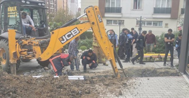 Beylikdüzü'nde Toprak Kayması: İşçi Toprak Altında Kaldı