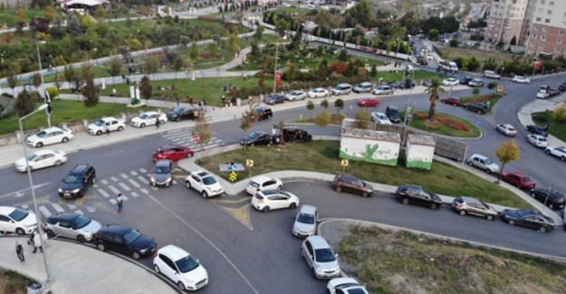 Beylikdüzü'nde Yüzlerce Vatandaş Deprem Korkusundan Parklarda Sabahlayacak