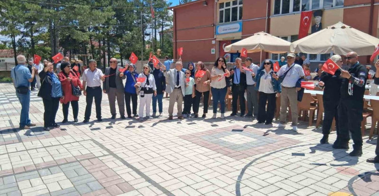 Beylikova avdan okulu mezunları, pilav günü’nde bir araya geldi