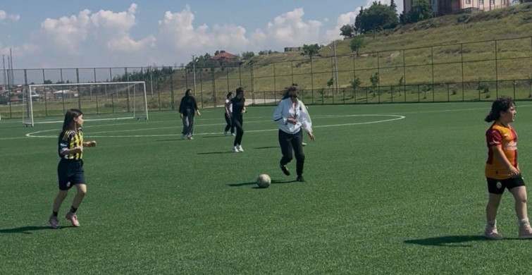 Beylikova'da kız çocukları için ücretsiz futbol kursu açıldı