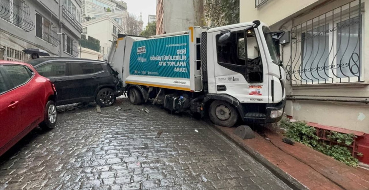 Beyoğlu'nda Çöp Kamyonu Kaza Yaptı: 3 Yaralı