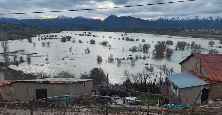 Beyşehir'de Yağışlar Ekili Alanları Vurdu