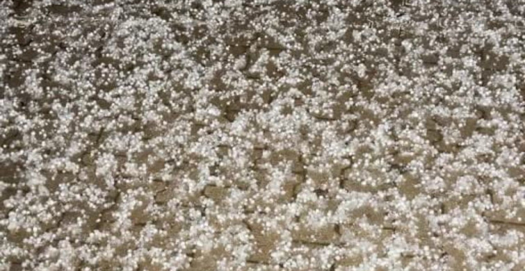 Beytüşşebap'ta Dolu Yağışı Sonrası Beyaz Manzaralar