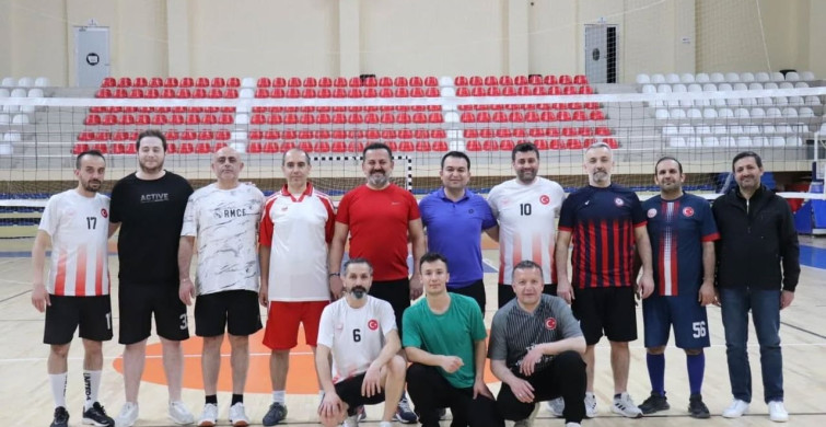 Bilecik Aile ve Sosyal Hizmetler İl Müdürü Personel ile Voleybol Etkinliği Düzenledi