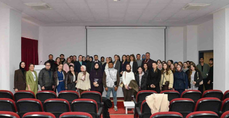 Bilecik İl Sağlık Müdürü Dr. Ferhat Damkacı Öğrencilerle Sağlık Sektöründe Kariyer Fırsatlarını Paylaştı