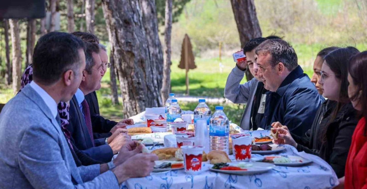 Bilecik Valisi Faik Oktay Sözer, YKS Öncesi Öğrencilerle Buluştu