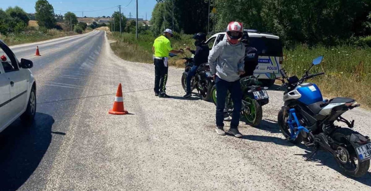 Bilecik’in Pazaryeri ilçesinde motosiklet ve elektrikli bisikletlere sıkı denetim