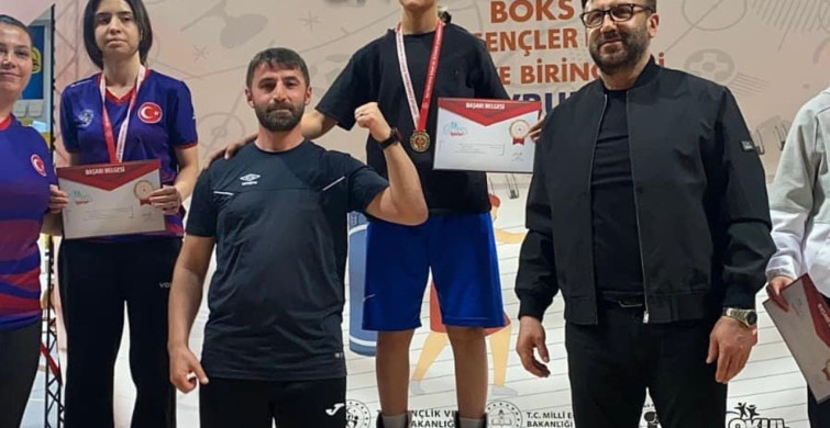 Bilecikli Boksör Yaprak Altundal Türkiye Şampiyonu