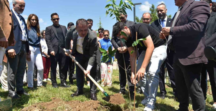 Bilecik'te Fidanlar Toprakla Buluşturuldu
