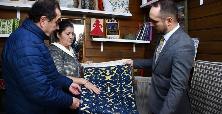 Bilecik'te Geleneksel Kadife Çatma Halısı İpi Kesildi