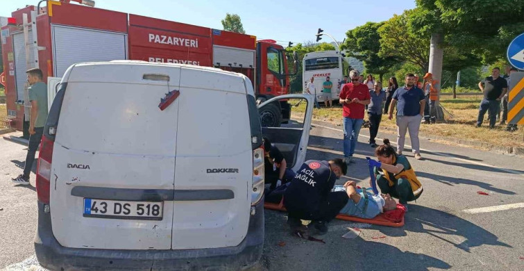 Bilecik'te işçi servisi ile hafif ticari araç çarpıştı: 4 yaralı