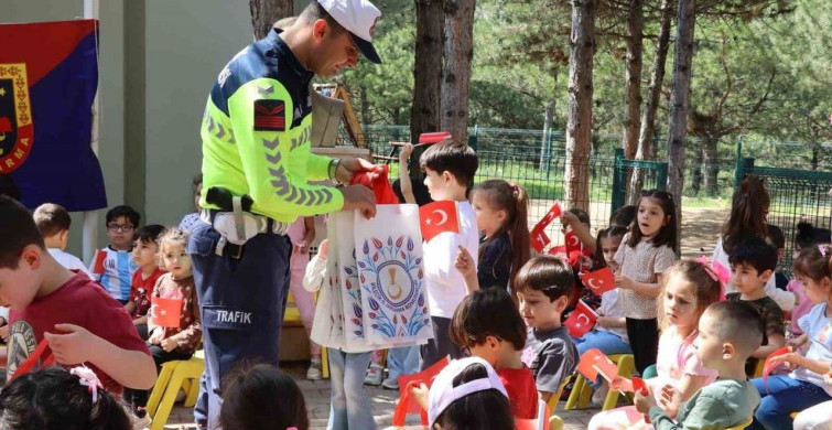 Bilecik'te Jandarma Ekiplerinden Öğrencilere Güvenlik Eğitimi