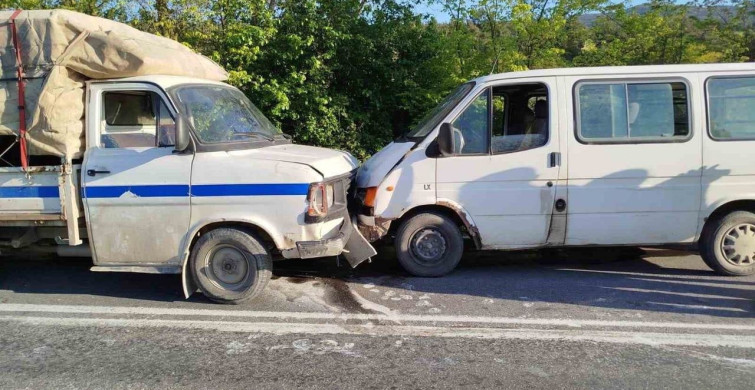 Bilecik'te Kafa Kafaya Çarpışma: 1 Yaralı