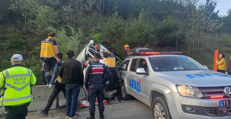Bilecik'te Kamyonet Şarampole Uçtu: Sürücü Kurtarıldı