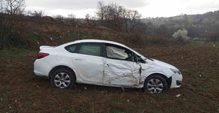 Bilecik'te Kontrolden Çıkan Araç Tarlaya Uçtu
