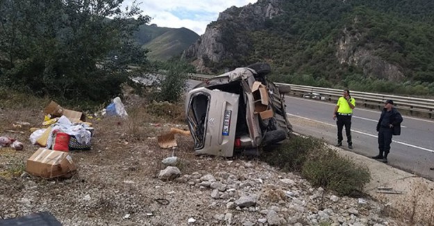 Bilecik'te Kontrolden Çıkan Aracın Sürücüsü Ve Bir Yolcu Yaralandı