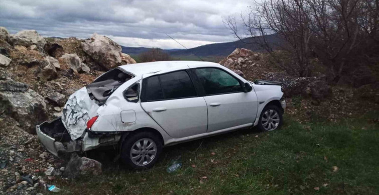 Bilecik'te Kontrolden Çıkan Otomobil Şarampole Uçtu