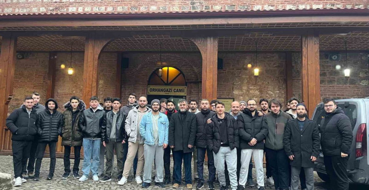 Bilecik'te KYK Öğrencileri Sabah Namazında Bir Araya Geldi