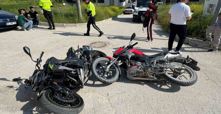 Bilecik'te Motosiklet Kazası: İki Yaralı