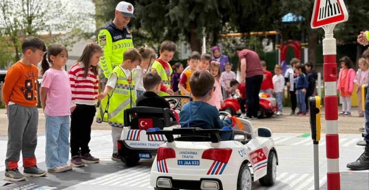 Bilecik'te Öğrencilere Trafik Eğitimi Verildi