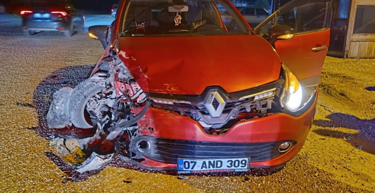 Bilecik'te Otomobil Çarpışması: 5 Yaralı