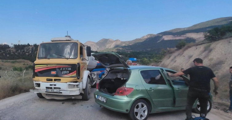 Bilecik'te otomobil su tankerine çarptı: 1 yaralı