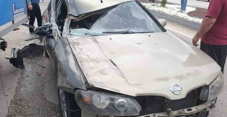 Bilecik'te otomobilin kamyonete çarpması sonucu 2 çocuk yaralandı