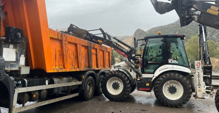 Bilecik’te Şiddetli Yağış Ulaşımı Olumsuz Etkiledi Bilecik’te Şiddetli Yağış Ulaşımı Olumsuz Etkiledi