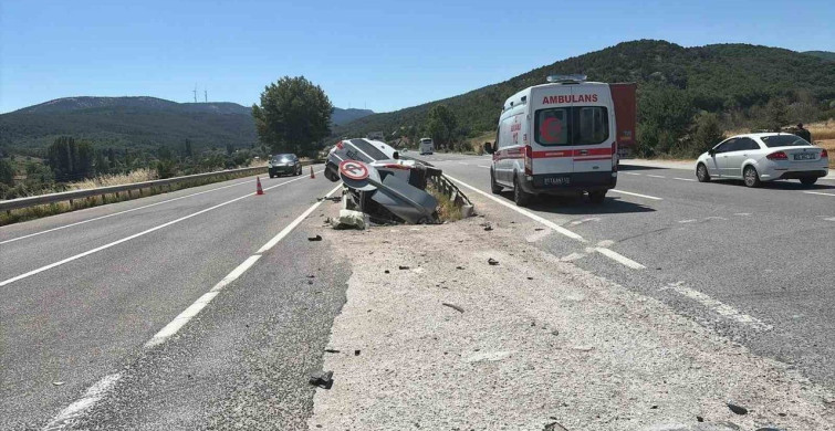 Bilecik'te sollama sırasında iki otomobil çarpıştı: 4 yaralı