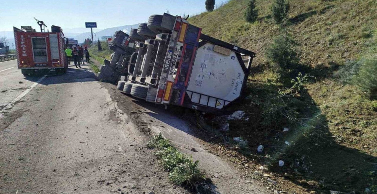 Bilecik'te Tır Kazası: Sürücü Yaralandı