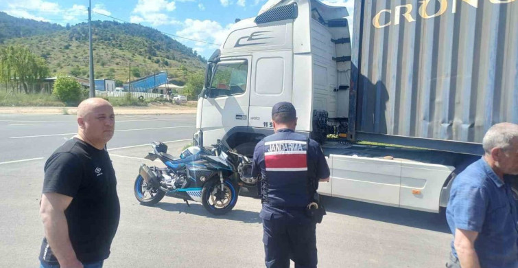 Bilecik'te Tır ve Motosiklet Çarpıştı: 1 Kişi Yaralı