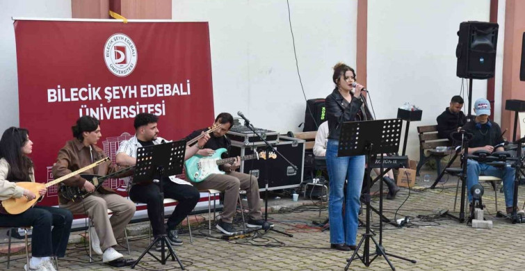 Bilecik'te Unutulmaz Kampüs Konseri Coşkusu