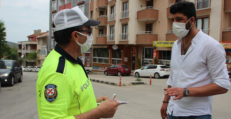 Bilecik’te Yayaya Çarpan Otomobil, Çiğköfte Dükkanına da Giriyordu