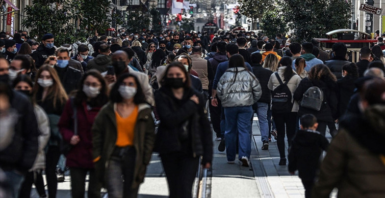 Bilim Kurulu üyesi Özlü pandemi süreciyle ilgili konuştu: Açık havada maske artık önemsiz!