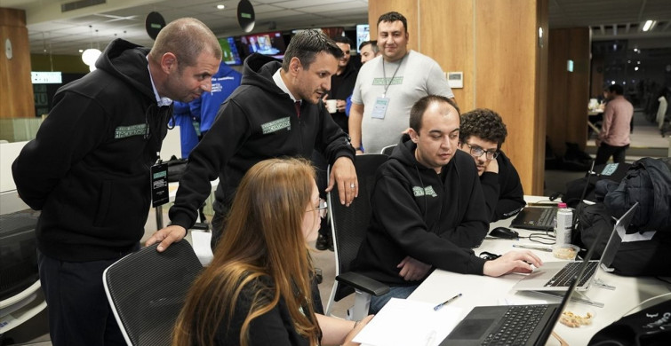 Bilişim Vadisi Genel Müdürü Tüzgen, AA Medya Teknolojileri Hackathonu'nu Ziyaret Etti