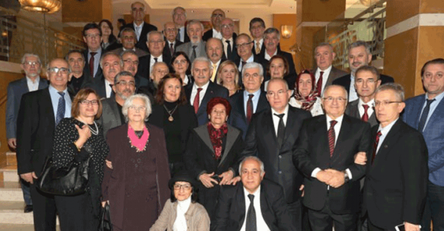 Binali Yıldırım Öğretmenleri ve Sınıf Arkadaşlarıyla Buluştu