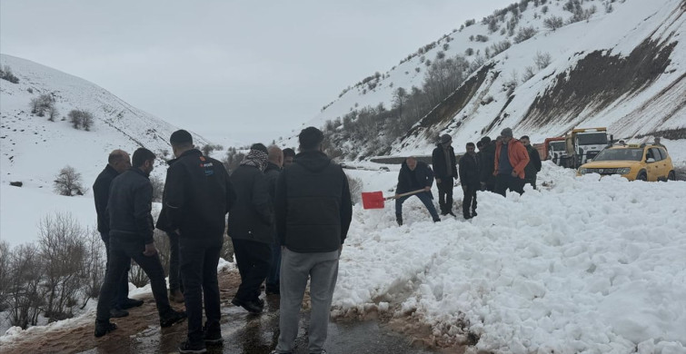 Bingöl'de Çığ Nedeniyle Kara Yolu Kapandı
