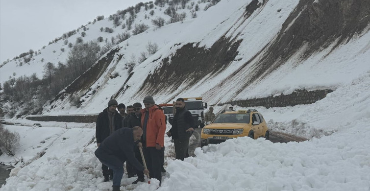 Bingöl'de Çığ Sebebiyle Kapalı Olan Kara Yolu Yeniden Ulaşıma Açıldı
