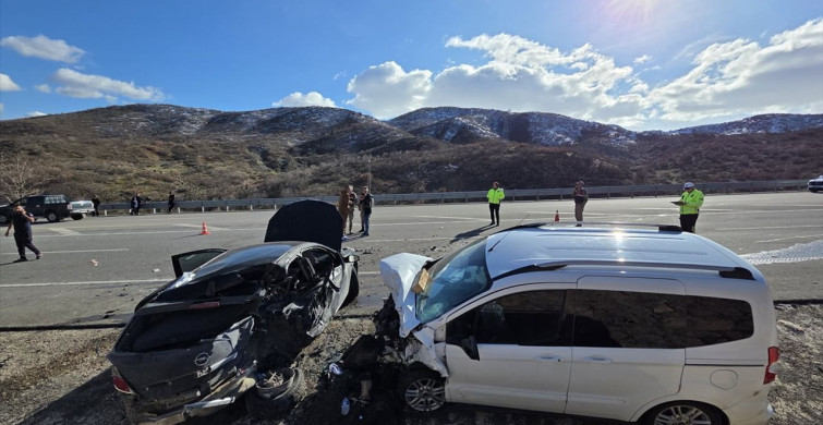 Bingöl'de Ölümlü Trafik Kazası: 2 Ölü, 3 Yaralı